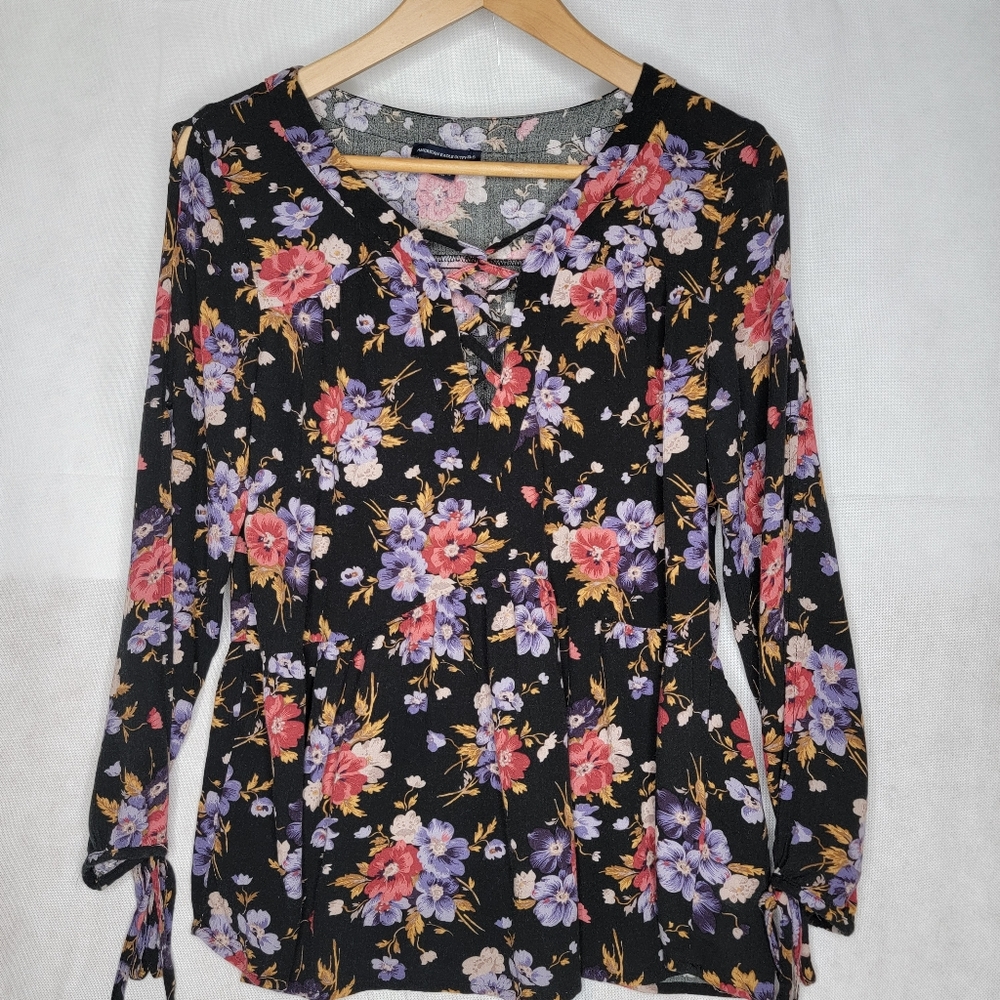 American Eagle Peasant Blouse Black Floral Criss-cross V-neck Long Spit Sleeve M